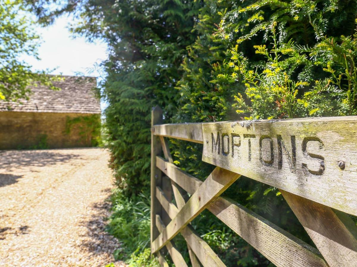 The Lodge At Mortons Malmesbury Buitenkant foto
