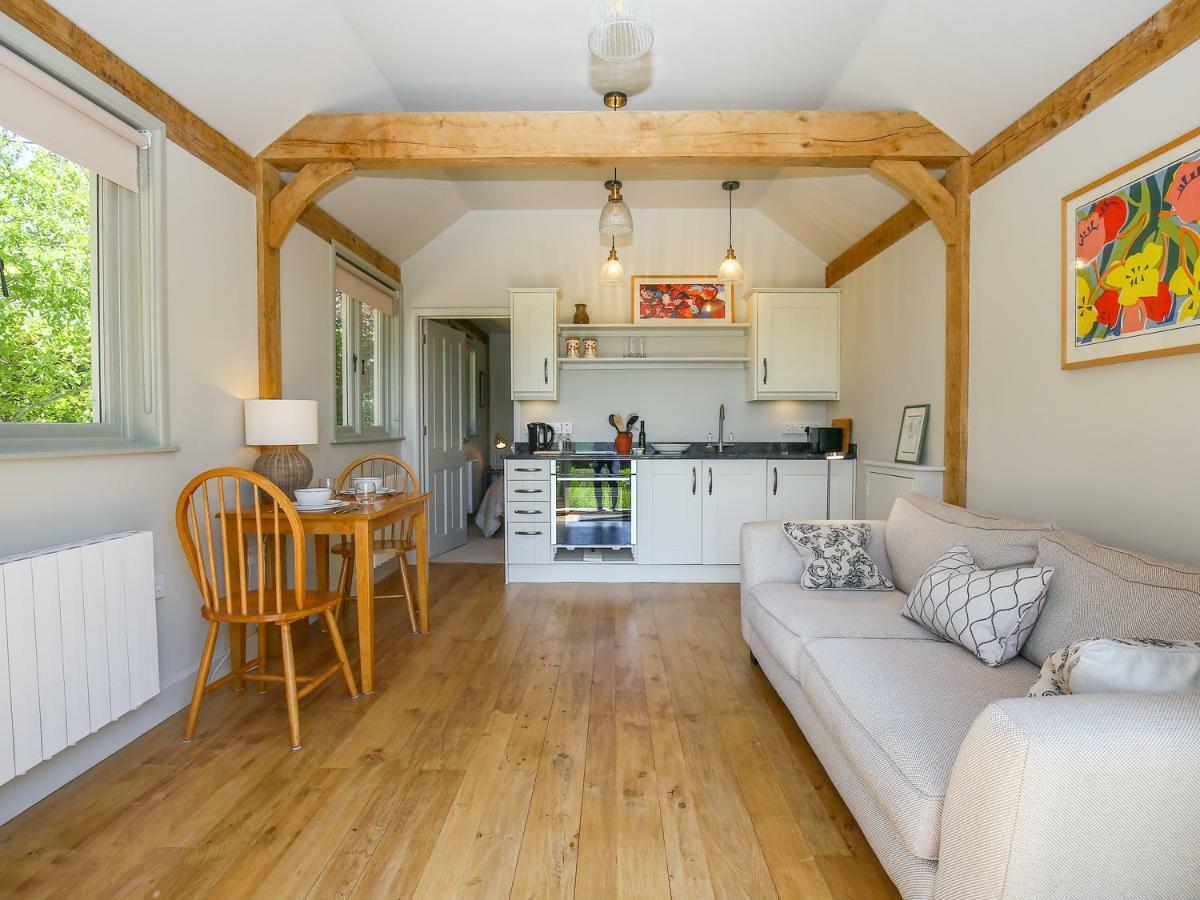 The Lodge At Mortons Malmesbury Buitenkant foto